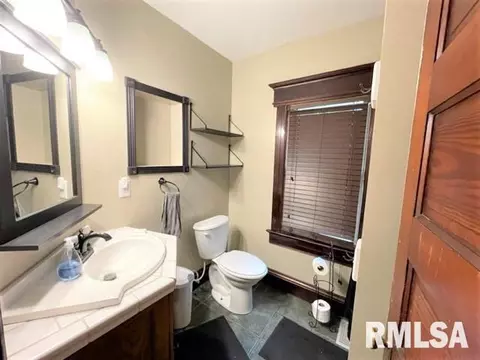 1055 N 6th St, Springfield, IL 62702 photo 27