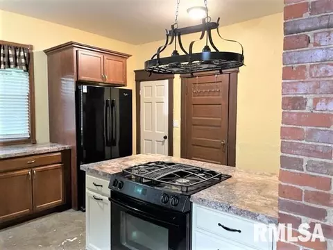 1055 N 6th St, Springfield, IL 62702 photo 17