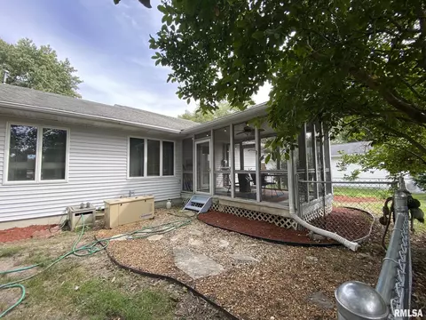 37 Lakewind Dr, Springfield, IL 62703 photo 5