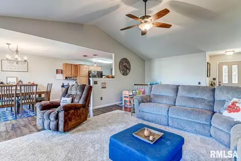5401 Bunting Rd, Springfield, IL 62711 photo 4
