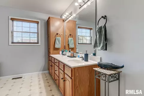 5401 Bunting Rd, Springfield, IL 62711 photo 17