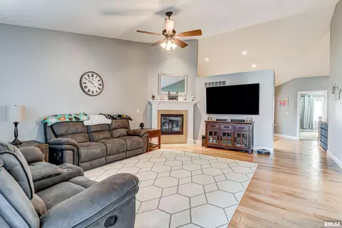 2902 Cronin Dr, Springfield, IL 62711 photo 5