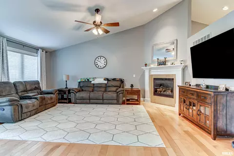 2902 Cronin Dr, Springfield, IL 62711 photo 2
