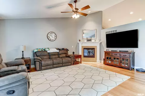 2902 Cronin Dr, Springfield, IL 62711 photo 6