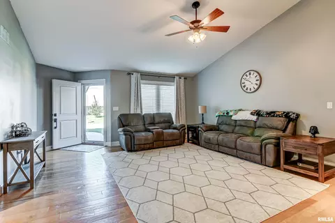 2902 Cronin Dr, Springfield, IL 62711 photo 3