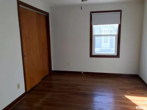 2012 E Hood St, Springfield, IL 62703 photo 9