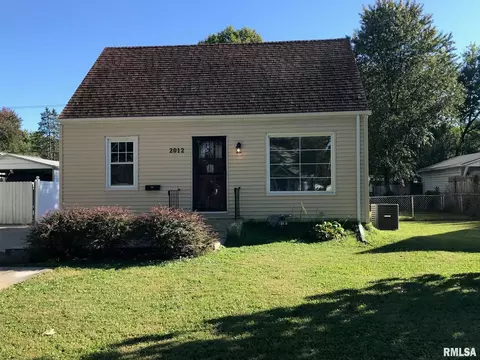 2012 E Hood St, Springfield, IL 62703 photo 2