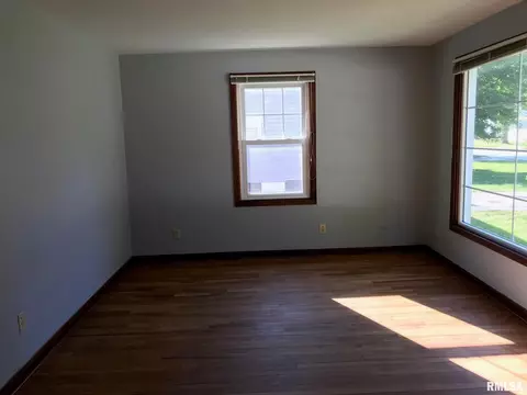 2012 E Hood St, Springfield, IL 62703 photo 6