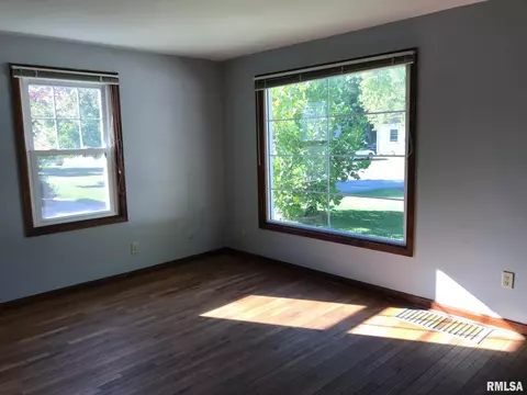2012 E Hood St, Springfield, IL 62703 photo 7