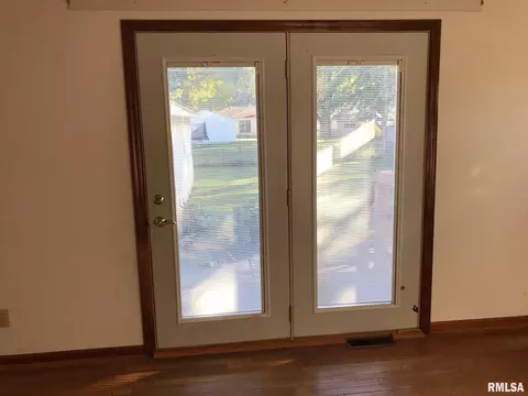 2012 E Hood St, Springfield, IL 62703 photo 14