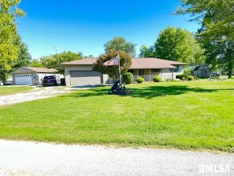 954 Front St, Palmer, IL 62556