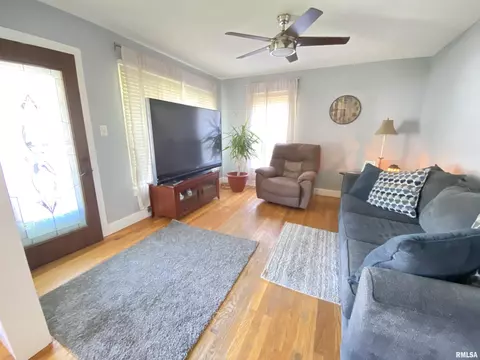 612 Spaulding St, Riverton, IL 62561 photo 3
