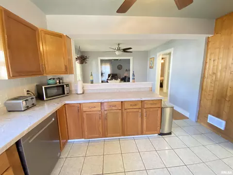 612 Spaulding St, Riverton, IL 62561 photo 7