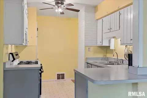 408 E Kern St, Springfield, IL 62703 photo 11