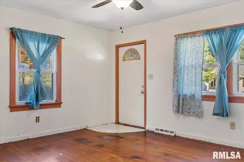 408 E Kern St, Springfield, IL 62703 photo 6