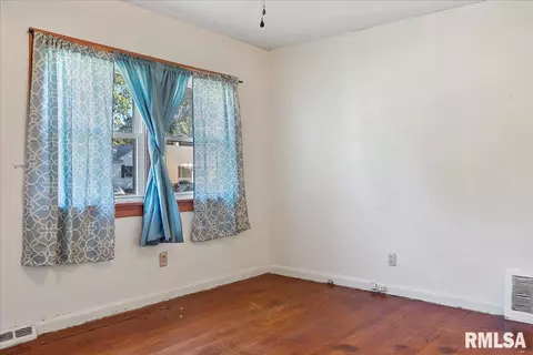 408 E Kern St, Springfield, IL 62703 photo 5