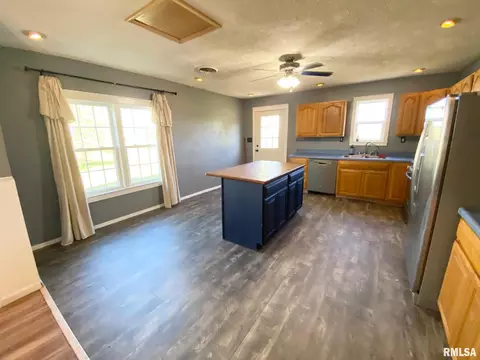 211 W 5th St, Manchester, IL 62663 photo 5