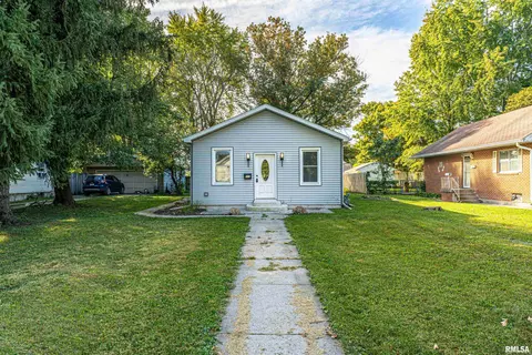 211 3rd St, Lincoln, IL 62656 photo 2