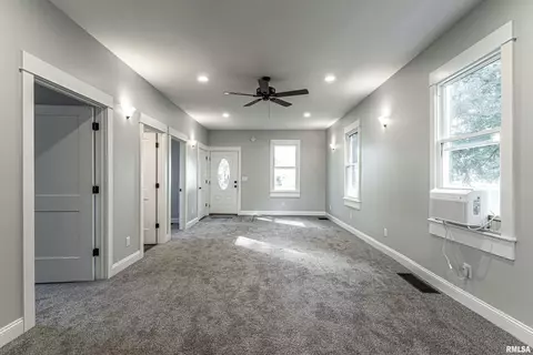 211 3rd St, Lincoln, IL 62656 photo 4