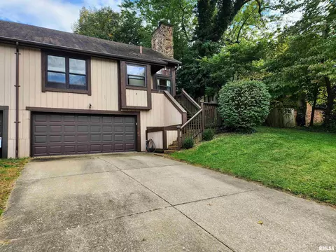 8 Dover Dr, Belleville, IL 62223