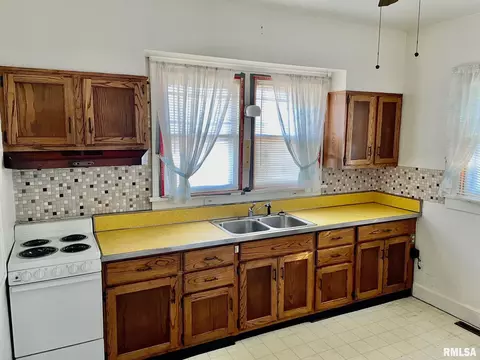 1500 S 2nd St, Springfield, IL 62704 photo 4