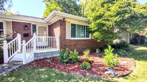2204 Montclair Dr, Springfield, IL 62704 photo 2
