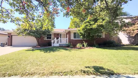 2204 Montclair Dr, Springfield, IL 62704 photo 1