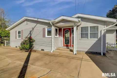 2304 Tamaroa Trl, Springfield, IL 62702 photo 4