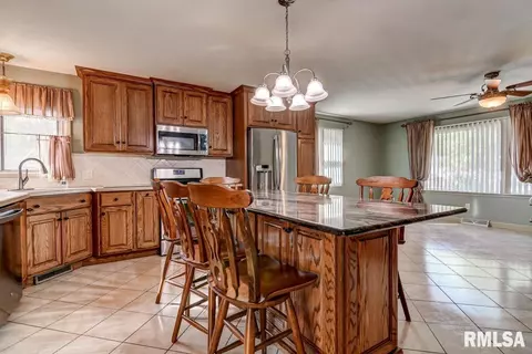 2304 Tamaroa Trl, Springfield, IL 62702 photo 12
