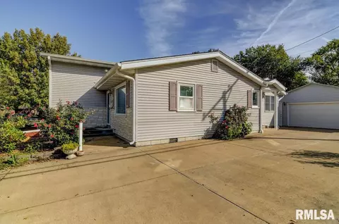 2304 Tamaroa Trl, Springfield, IL 62702 photo 5