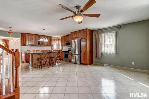 2304 Tamaroa Trl, Springfield, IL 62702 photo 10