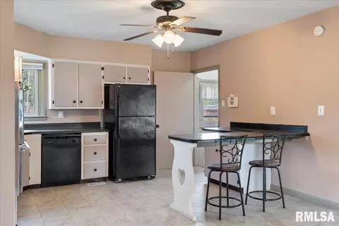 1813 Pickett St, Springfield, IL 62703 photo 9