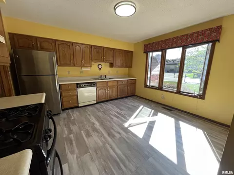 2415 Raleigh Dr, Springfield, IL 62704 photo 3
