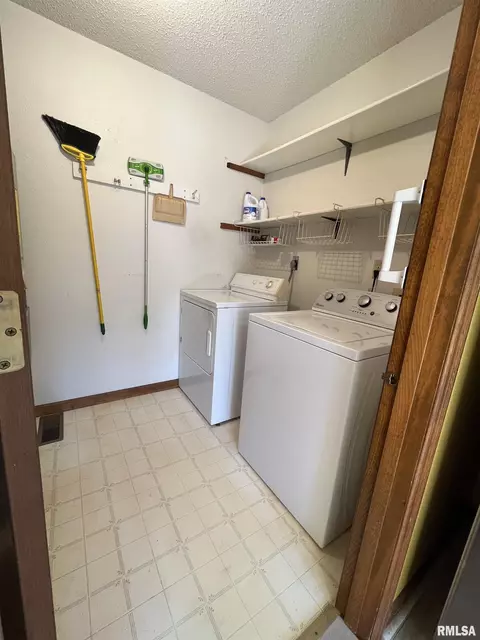 2415 Raleigh Dr, Springfield, IL 62704 photo 6