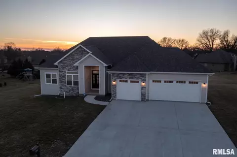 1300 Cambridge Dr, Quincy, IL 62301