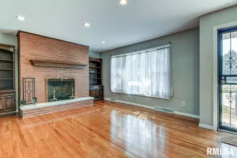 2113 Sangamon Ave, Springfield, IL 62702 photo 3
