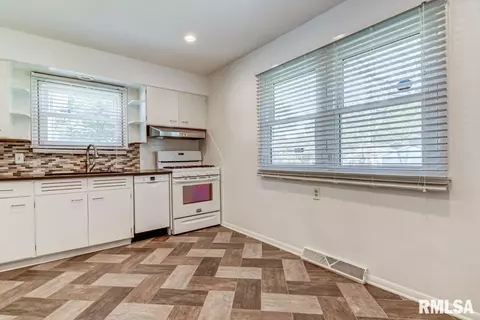 2113 Sangamon Ave, Springfield, IL 62702 photo 10