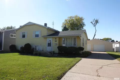 942 Hawkinson Ave, Galesburg, IL 61401