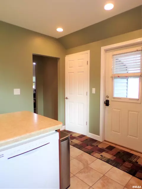 124 E Fremont St, Oneida, IL 61467 photo 17