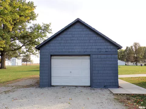 124 E Fremont St, Oneida, IL 61467 photo 9