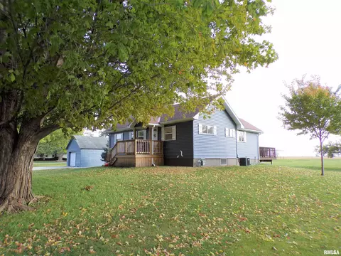 124 E Fremont St, Oneida, IL 61467 photo 3