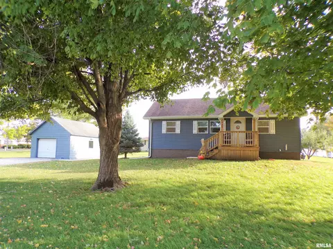 124 E Fremont St, Oneida, IL 61467 photo 2