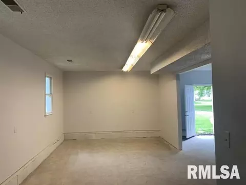 3589 E Fulton Ave, Decatur, IL 62521 photo 18