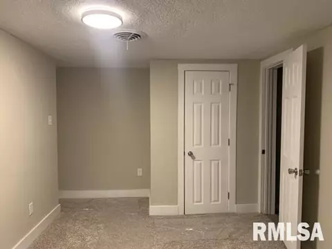 3589 E Fulton Ave, Decatur, IL 62521 photo 10