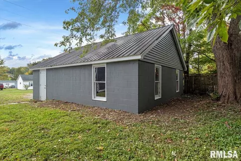 313 E Washington St, Riverton, IL 62561 photo 40