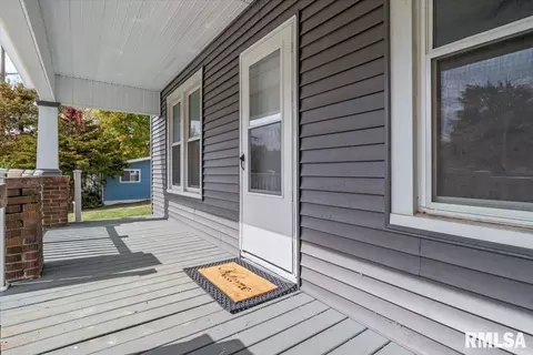 313 E Washington St, Riverton, IL 62561 photo 5