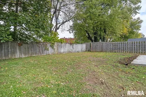 313 E Washington St, Riverton, IL 62561 photo 37