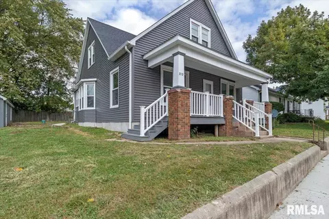 313 E Washington St, Riverton, IL 62561 photo 4