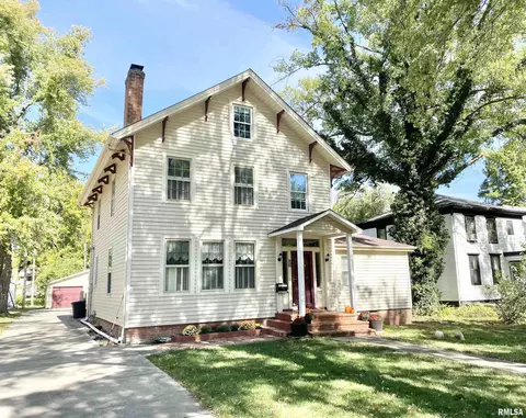 820 W College Ave, Jacksonville, IL 62650