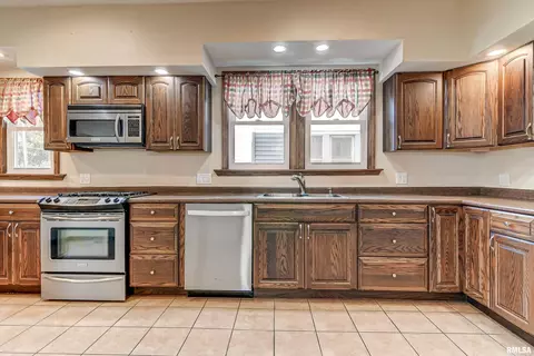 2041 S 5th St, Springfield, IL 62703 photo 8